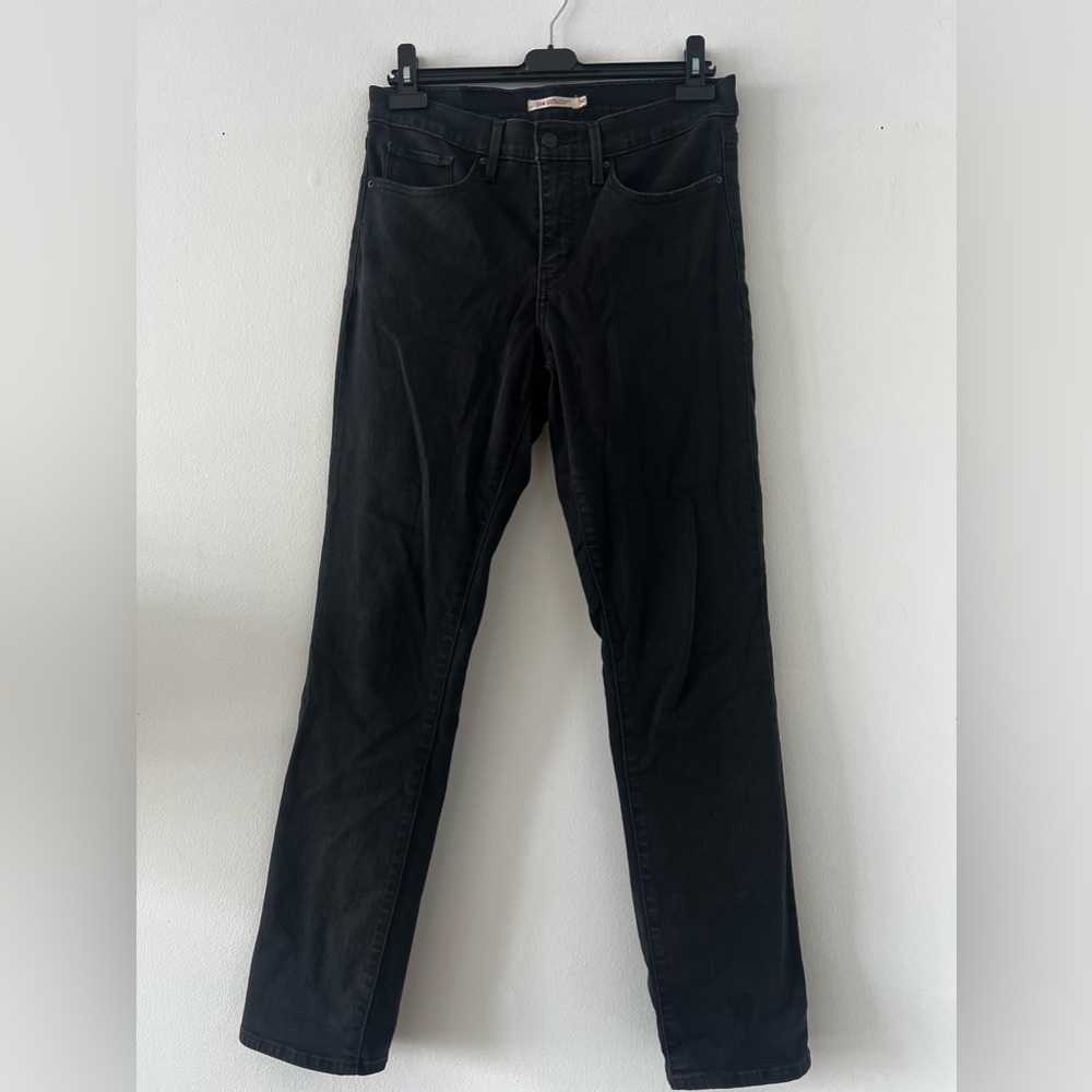 Levi’s shaping straight jeans, size 30